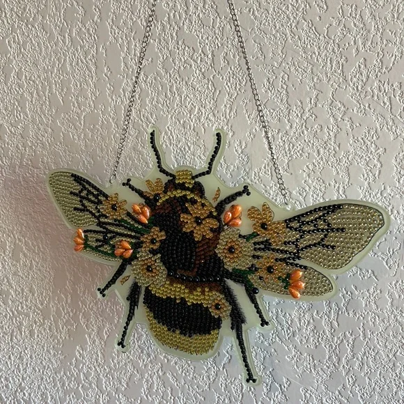 Hanging Bumblebee - Picture 2 of 5